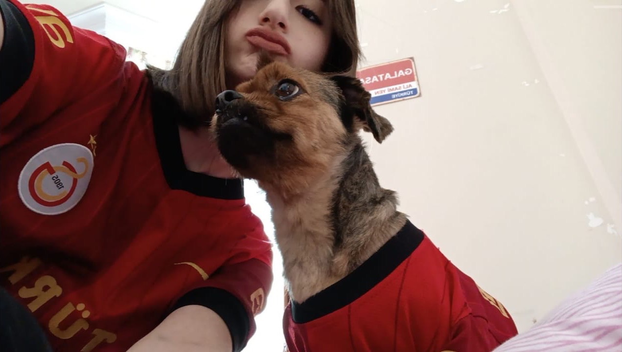 Aynı formayı giymiş Bady ve en yakın arkadaşı